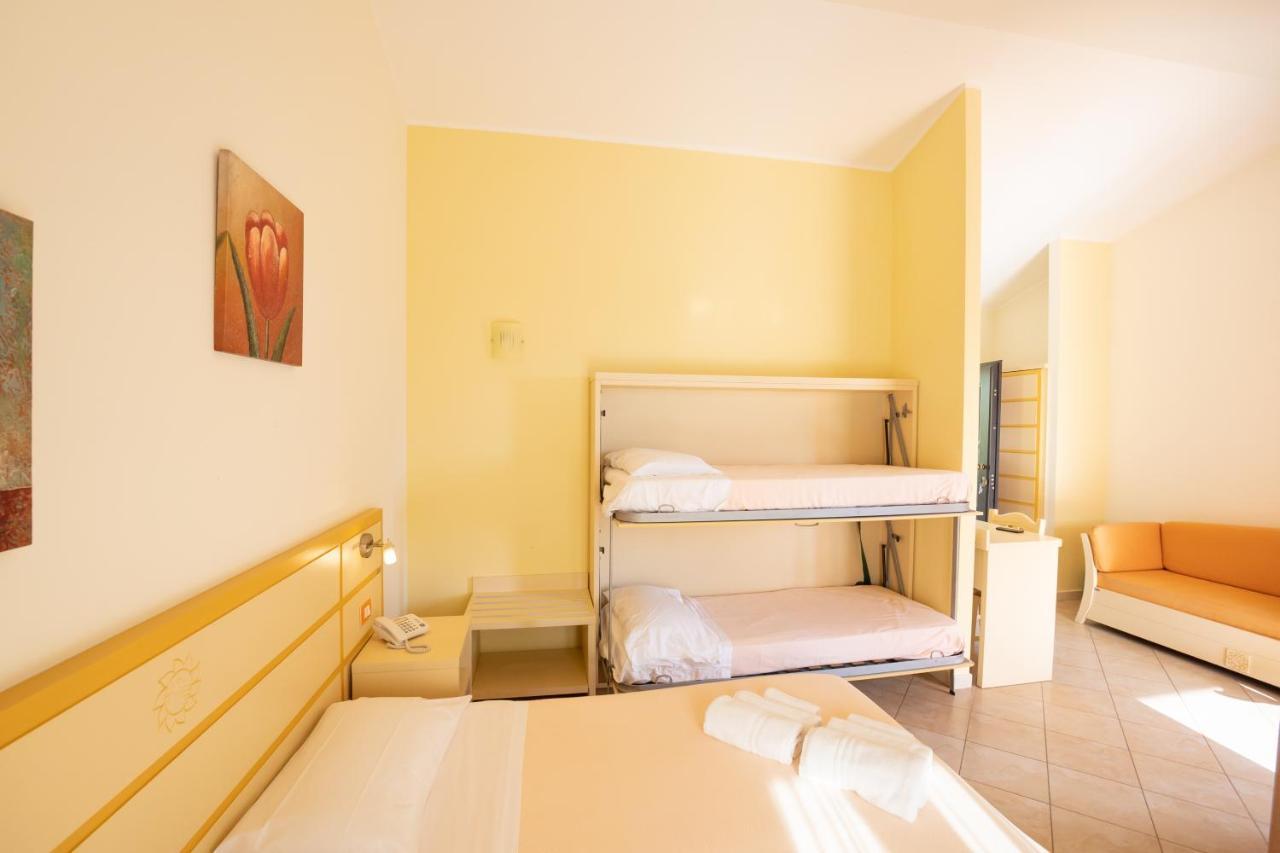 Hotel Baia Di Trainiti Vibo Valentia Esterno foto