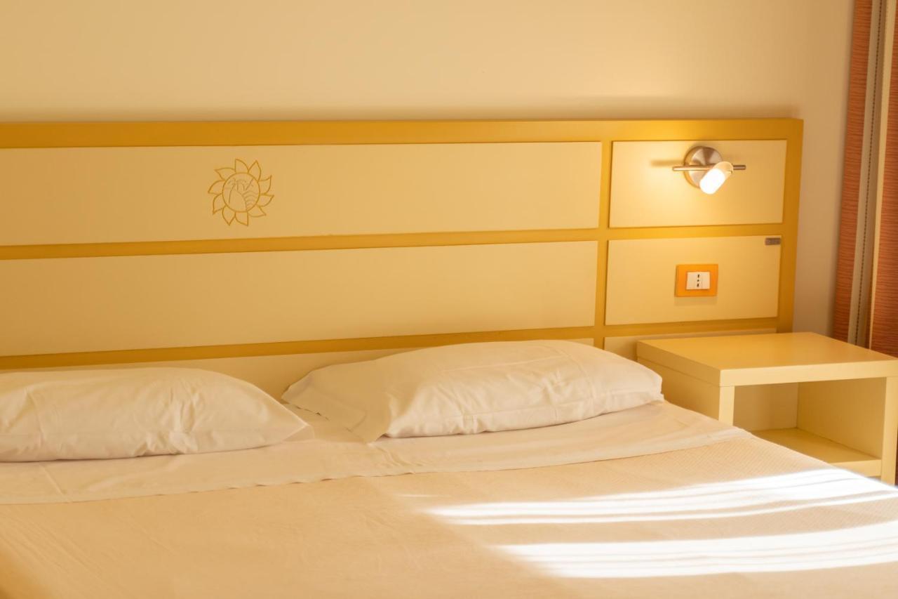 Hotel Baia Di Trainiti Vibo Valentia Esterno foto
