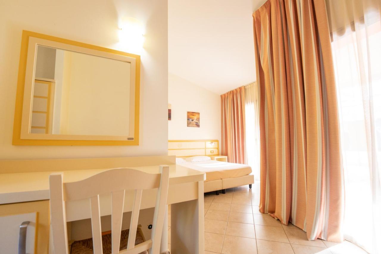 Hotel Baia Di Trainiti Vibo Valentia Esterno foto