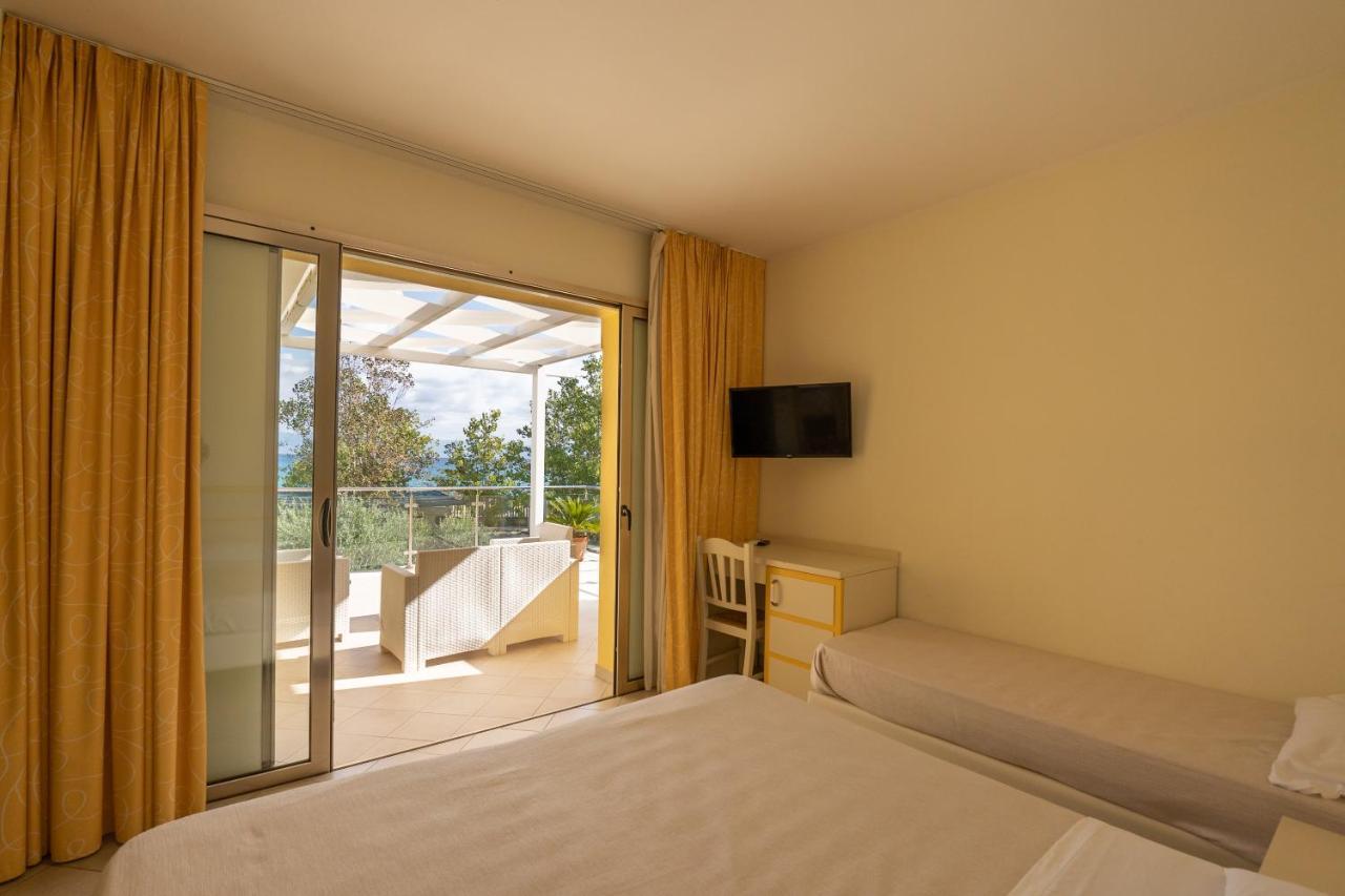 Hotel Baia Di Trainiti Vibo Valentia Esterno foto