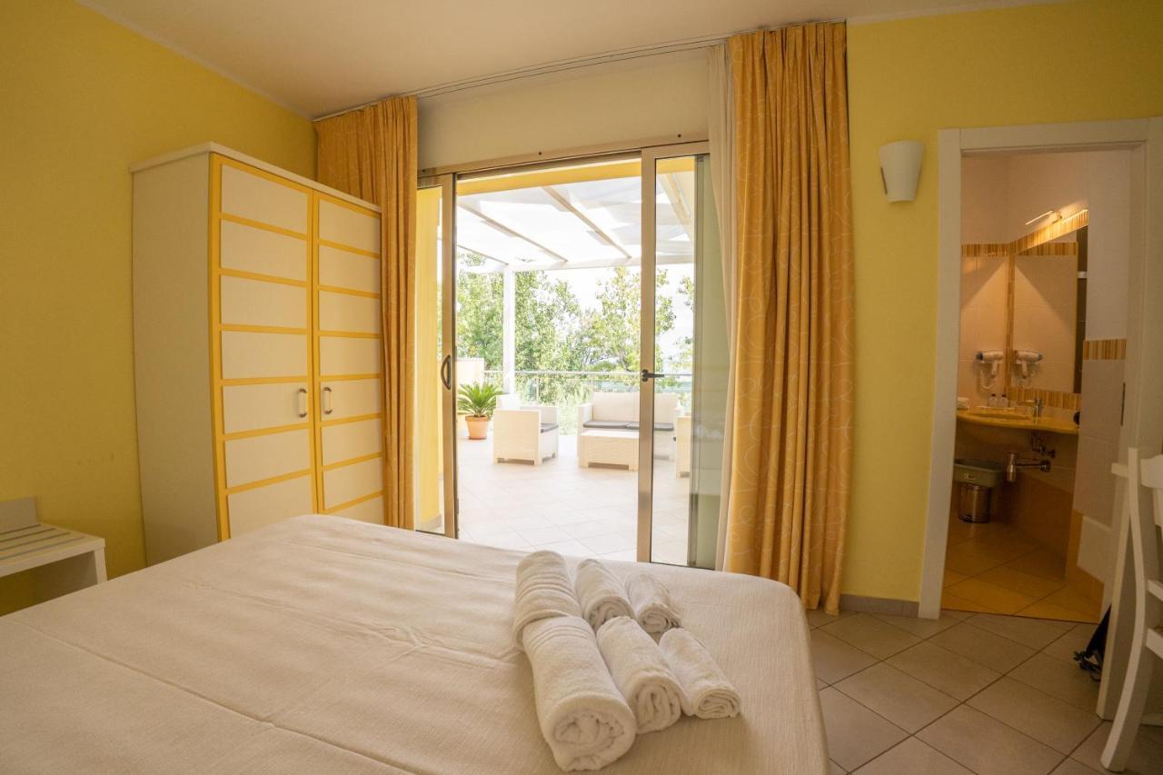 Hotel Baia Di Trainiti Vibo Valentia Esterno foto