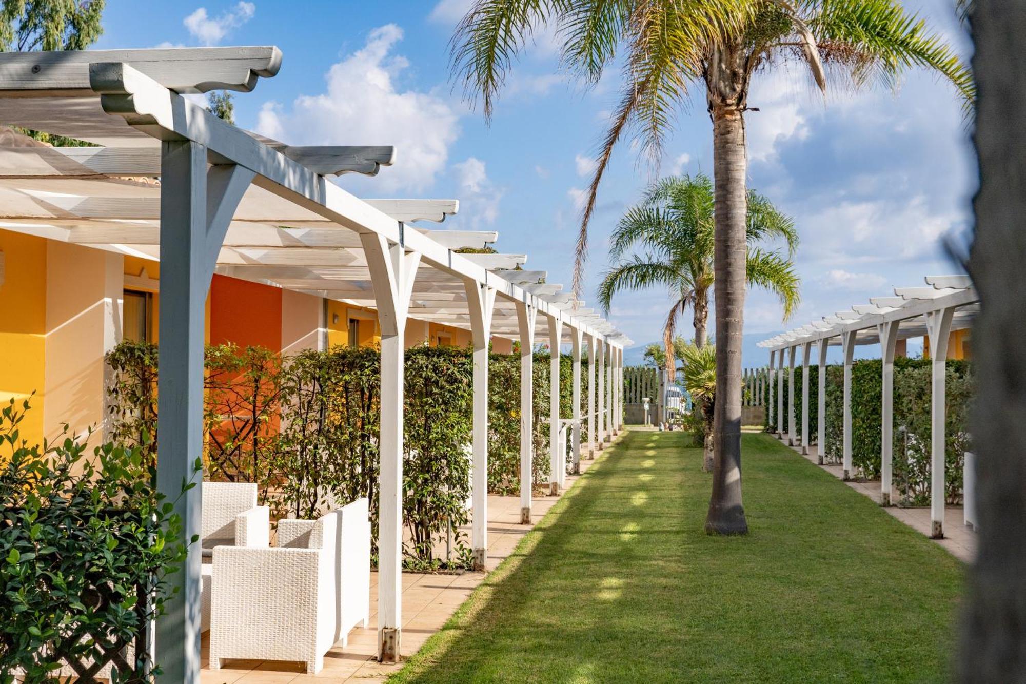 Hotel Baia Di Trainiti Vibo Valentia Esterno foto